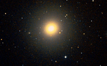 La galaxie elliptique NGC 4374