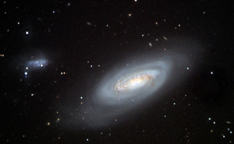 La galaxie spirale barrée NGC 4569