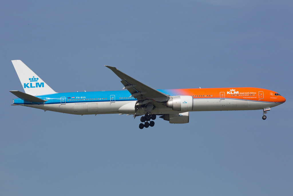 b-777_17.jpg